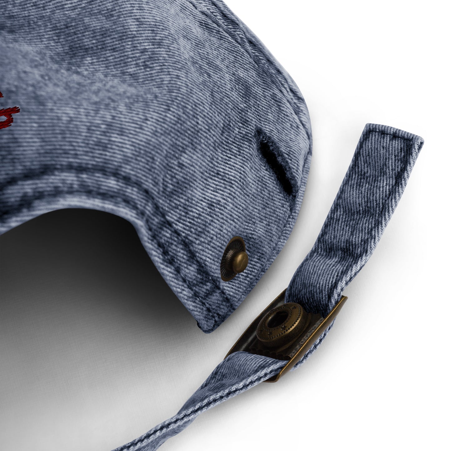 Back adjustable snap closure of blue shashlik hat - Shashlik enthusiast? This shashlik hat was designed just for you. Share your love of shashlik and make a statement in this funny food hat. It's made of 100% cotton, with a faded vintage look and an unusual, eye-catching foodie embroidery. The perfect funny gift for shashlik lovers and dad hat for foodies of all kinds. 